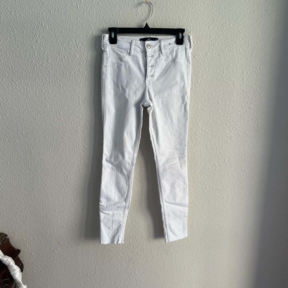 White High Rise Crop Skinny Jeans 
Hollister 
Size: 5R